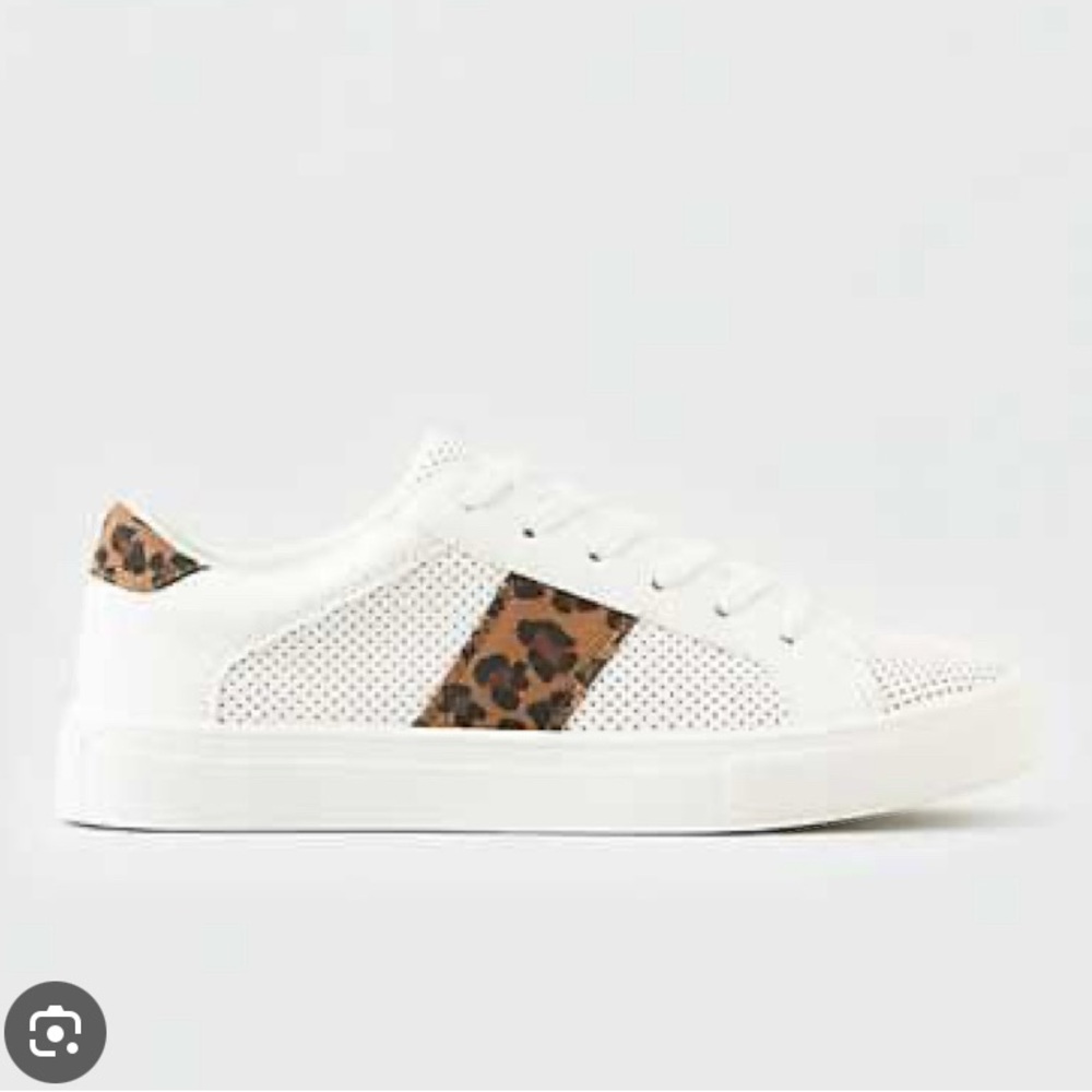 American Eagle Cheetah White Sneakers Women’s Size 11